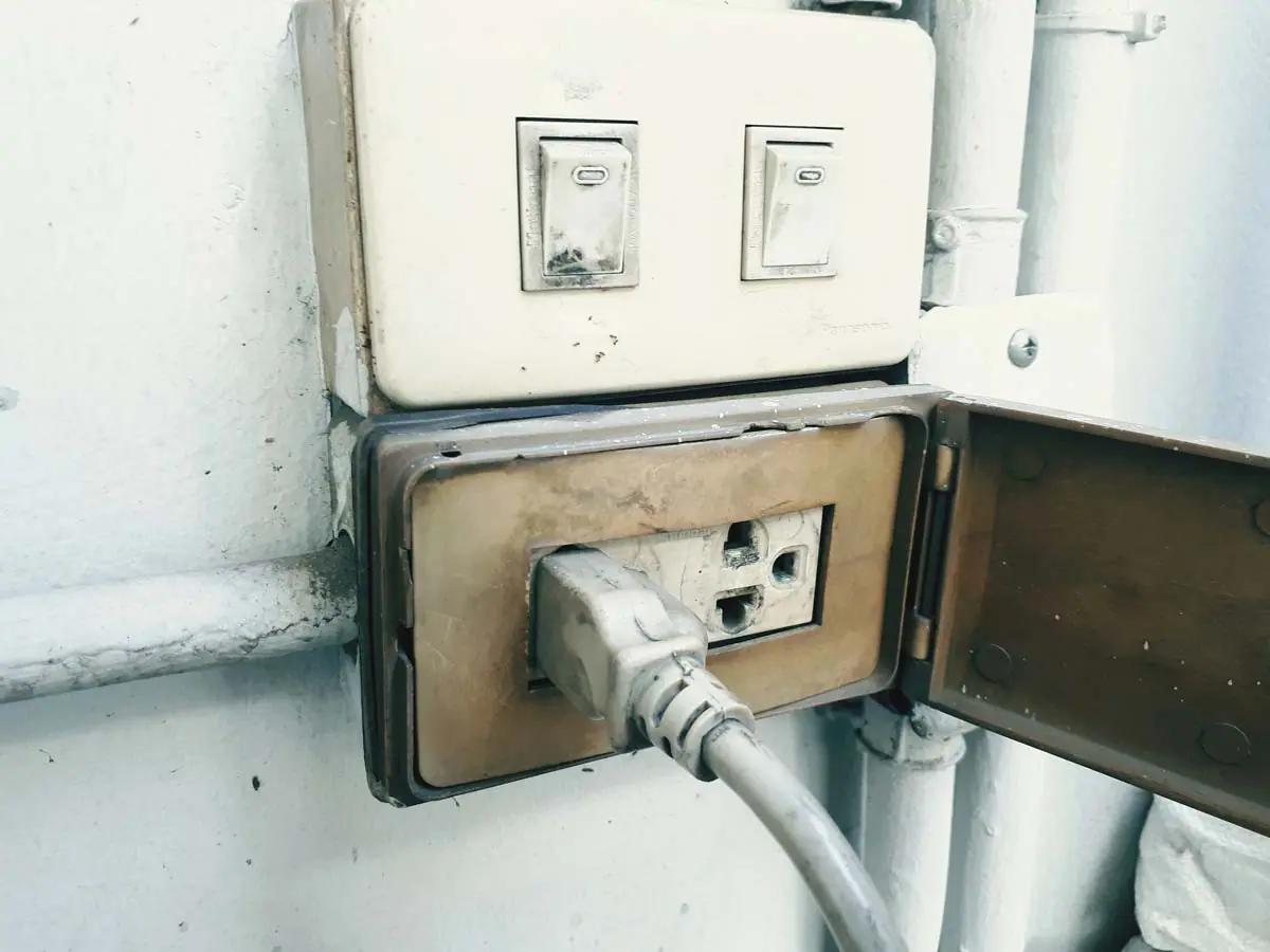 Adding Electrical Outlets: How to Wire a New Outlet to an Existing
